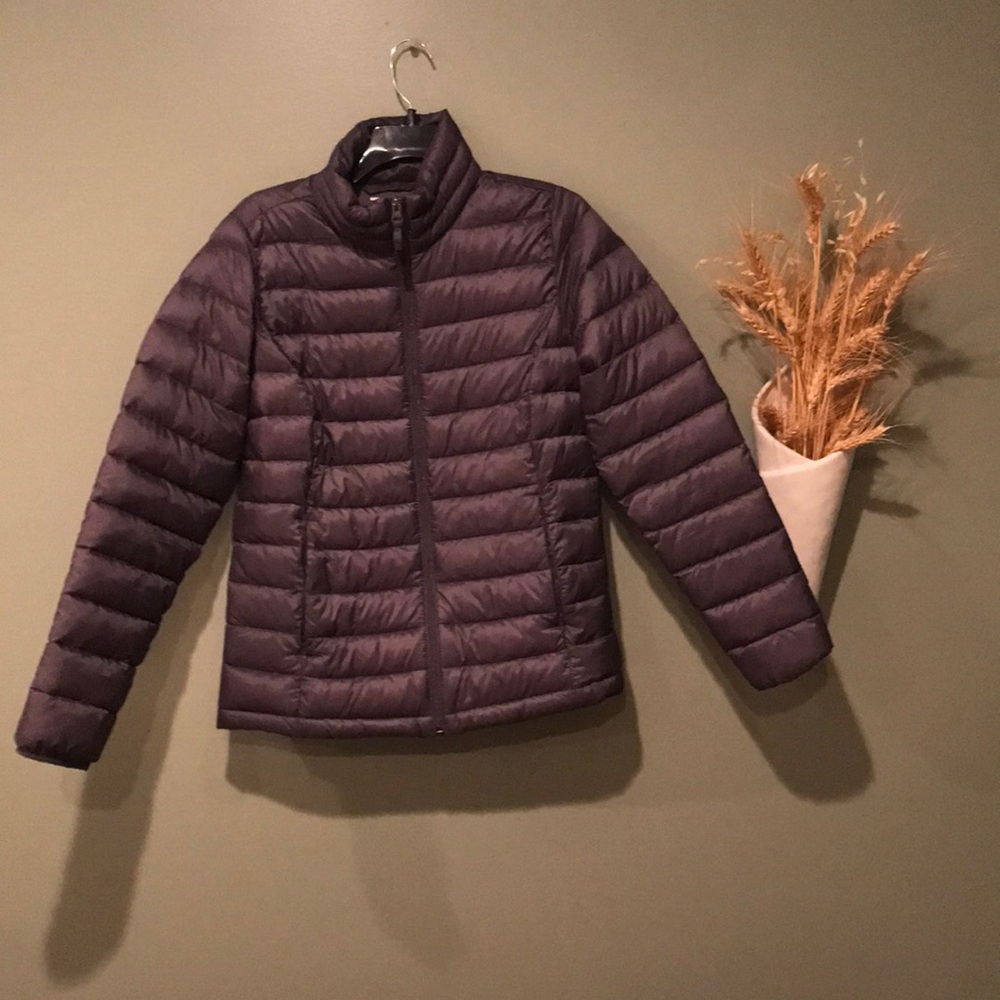 Amazon Essentials Black Heather Women’s Lightweight Water Resistant Puffer S.